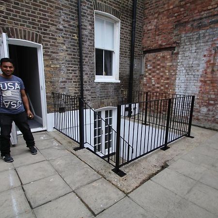 New And Cosy Rooms Sidney Square London Exterior photo